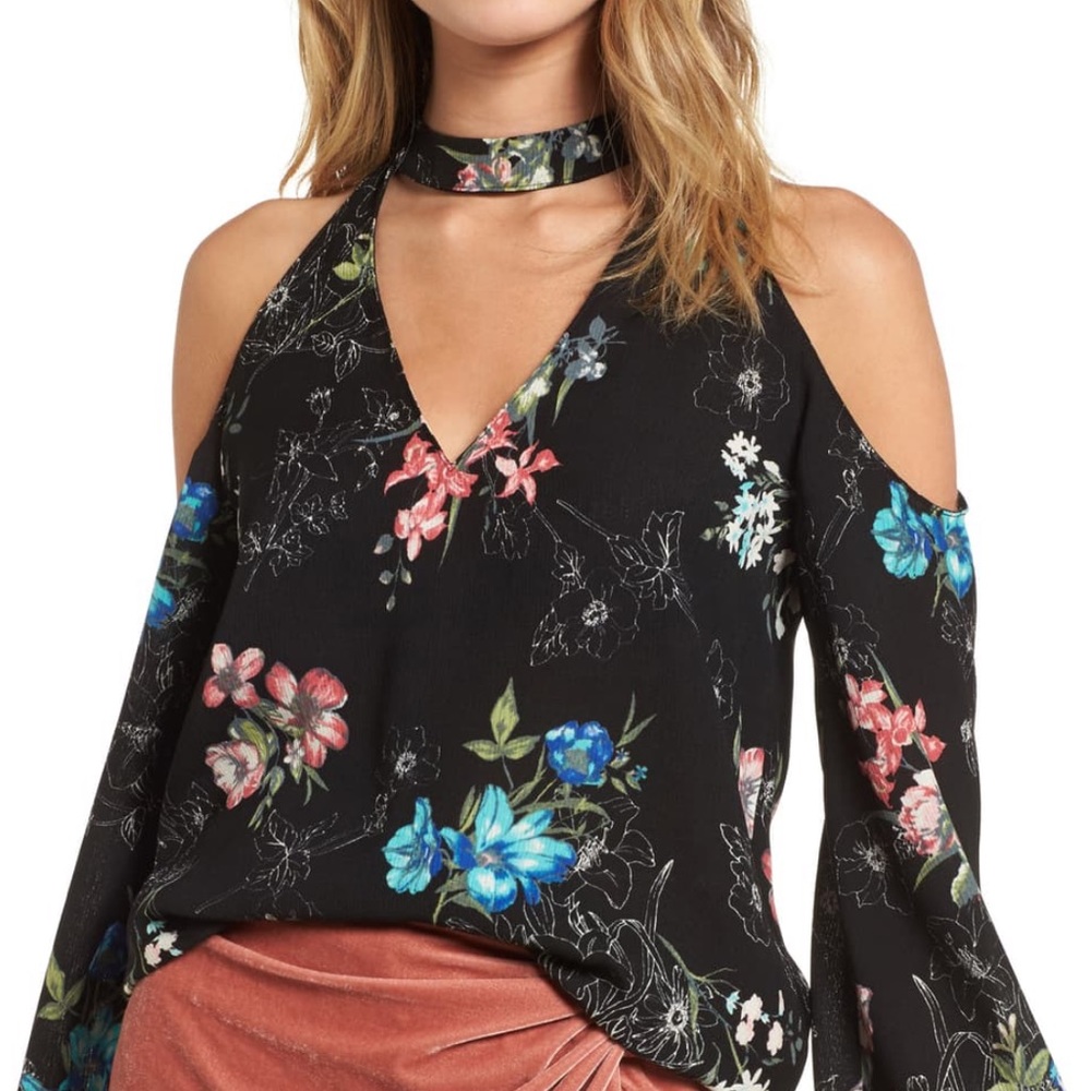 NWOT NORDSTROM FLORAL CUTOUT SHOULDER TOP Medium